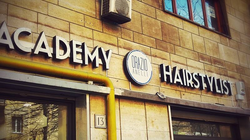 Hair stylist - Gallery Insegne Luminose